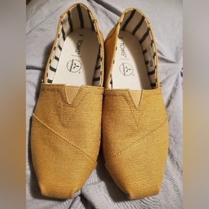 Toms mustard Yellow flats size 9